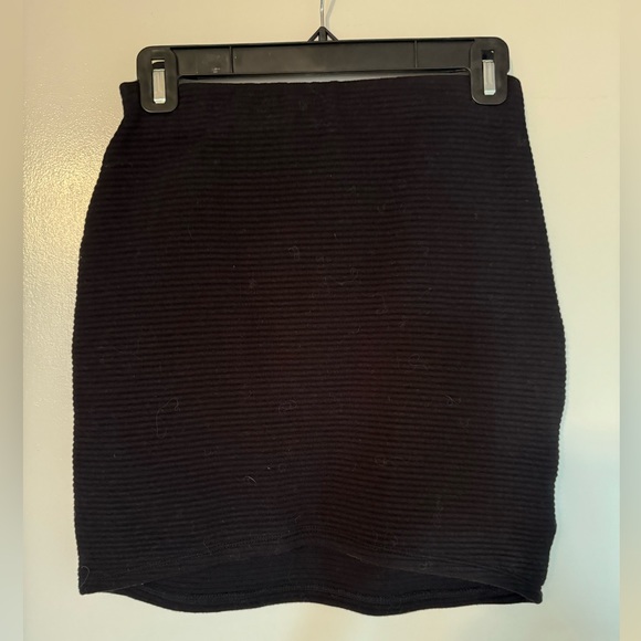 high-waisted aritzia skirt - Picture 1 of 5